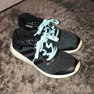 woman’s adidas boost size 8